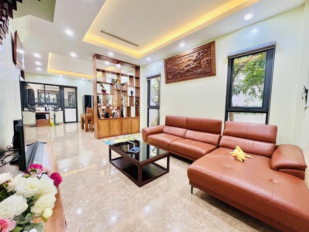 Bán nhà phố nguyên hồng, phân lô, ô tô tránh, vỉa hè, sát phố, thông kinh doanh, 50m2*5t