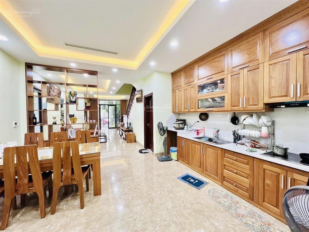 Bán nhà phố nguyên hồng, phân lô, ô tô tránh, vỉa hè, sát phố, thông kinh doanh, 50m2*5t