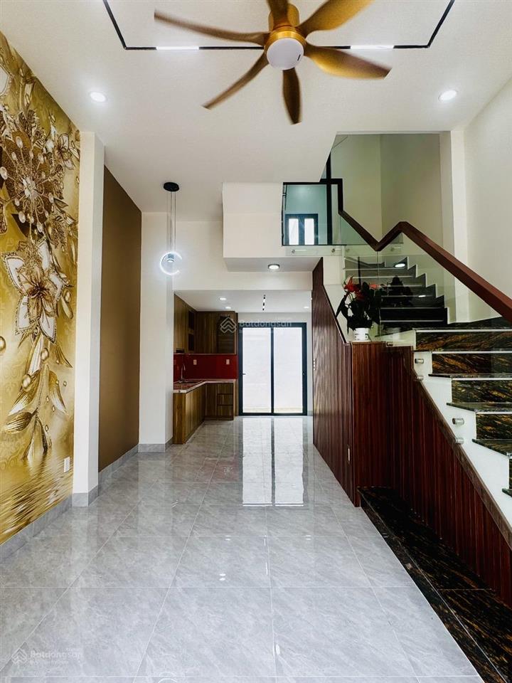 Gấp bán, giá rẻ nhất khu vực, 3 tầng mới đẹp, hiện đại, 51m2, đường 9m, gần chợ long trường, q9