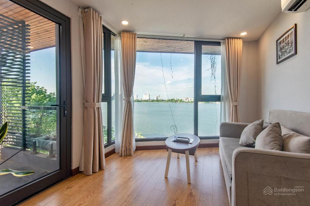 Mở cửa thấy hồ tây, lô góc 2 thoáng sân rộng 5 tầng 3 bước chân ra mặt hồ