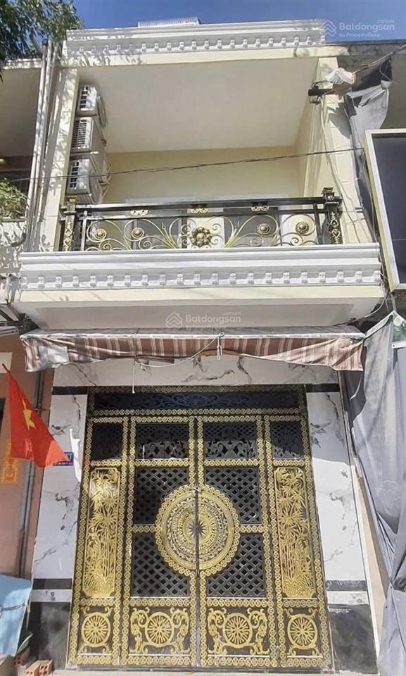 Nhà mặt tiền đối diện chợ  4 pn  đường rộng 6m