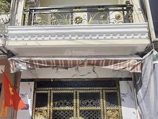 Nhà mặt tiền đối diện chợ  4pn  đường rộng 6m