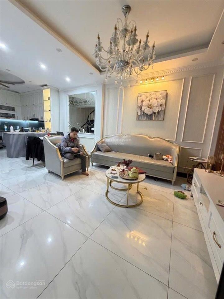 Bán nhà quận long biên  hiếm  rộng gần phố  oto đỗ cách 10m  70m2  5 tầng hơn 7 tỷ