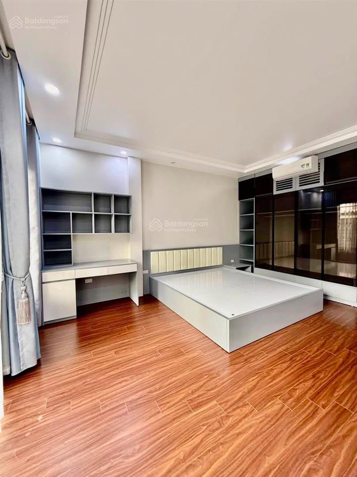 Hoa hậu nguyễn văn cừ. long biên  7 tầng thang máy  gara ô tô 7 chỗ  full nội thất xịn giá trị c