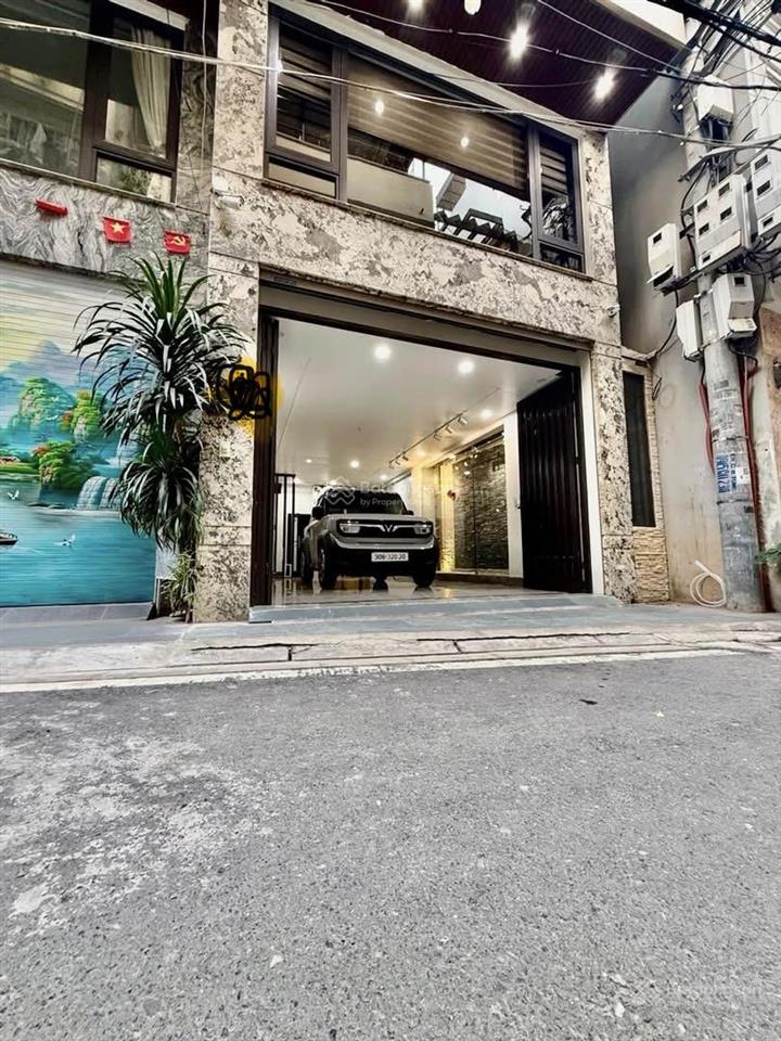Hoa hậu nguyễn văn cừ. long biên  7 tầng thang máy  gara ô tô 7 chỗ  full nội thất xịn giá trị c