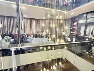 Hạ chào 800 triệu
siêu phẩm ngọc lâm 7.5 tầng thang máy, ô tô lô góc, full nội thất  đẳng cấp, v