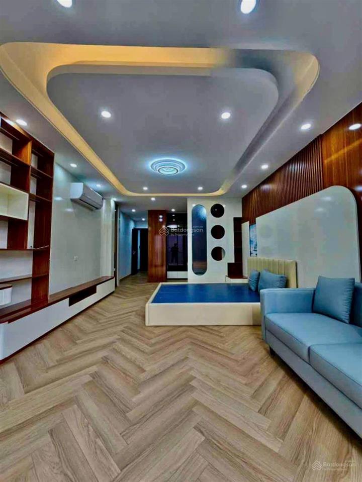 Siêu phẩm 5 tầng  trung tâm long biên  rộng thoáng  thang máy 450kg  nội thất sang xịn