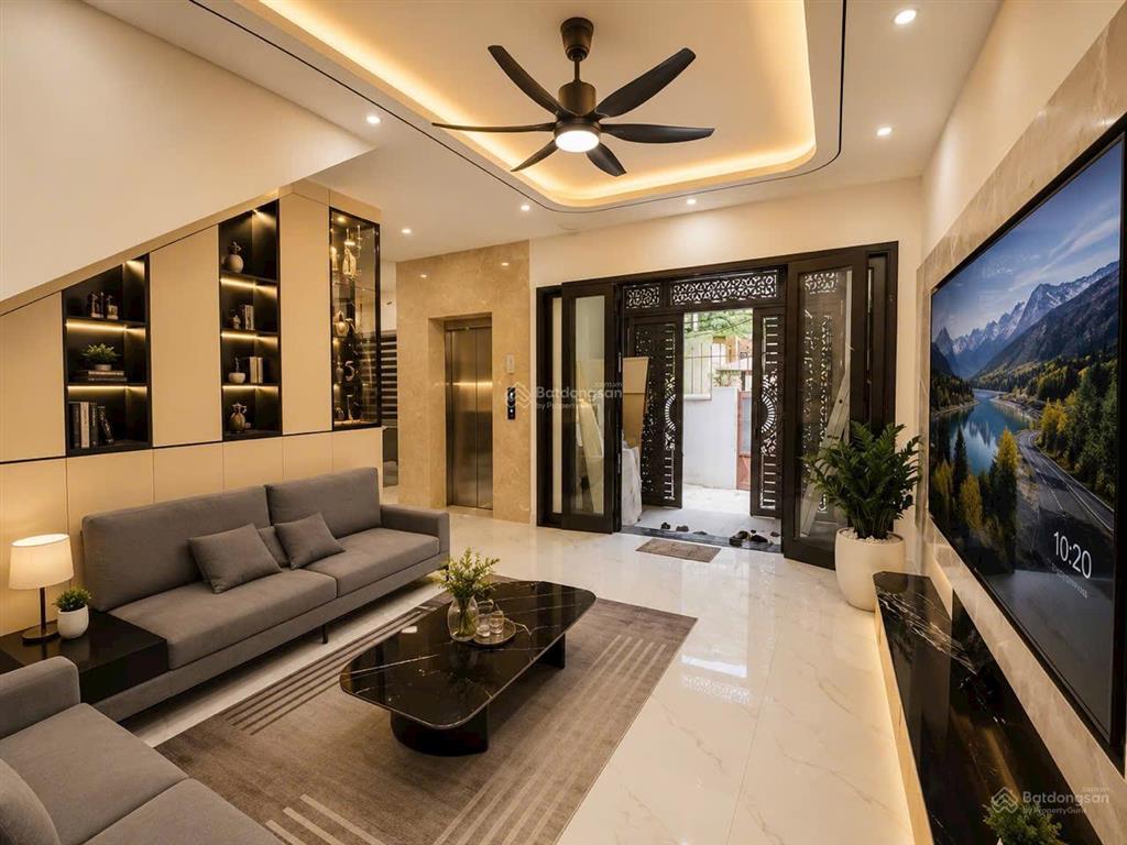 Bán nhà trung tâm gia thuỵ, bồ đề 60m2  hơn 11 tỷ  mt 7.9m dân xây thang máy full nội thất lô góc