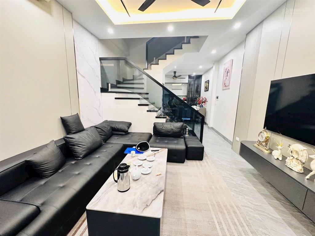 Hạ chào 2 tỷ bán gấp nhà sài đồng 58m2 hơn 8 tỷ 5 tầng 6 ngủ dân xây full nội thất pháp lý rỏ ràng