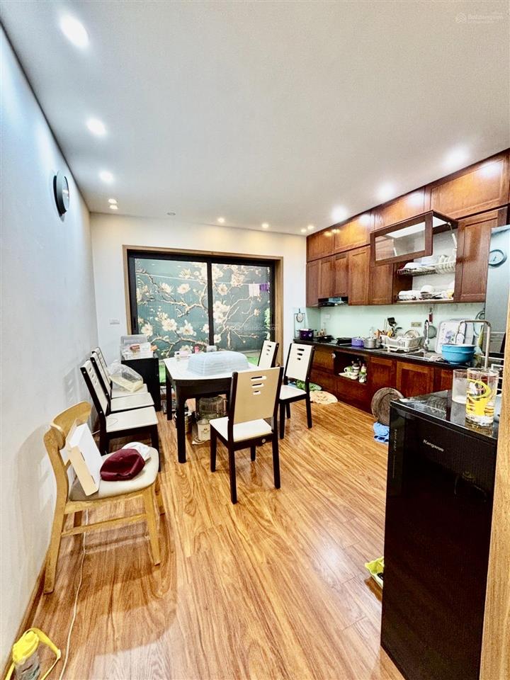 Ngọc thụy  long biên  73m2  5 tầng 15m. ô tô tránh. hơn 12 tỷ chủ nhà cần thanh khoản gấp. gi