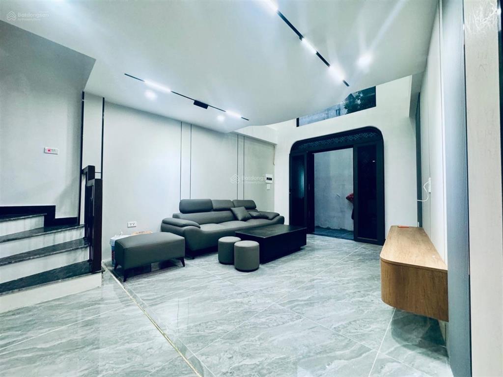 Nhà hiếm phúc lợi hàng xóm vinhomes nhà mới đẹp, giảm sâu 800 tr. giá nhỉnh 5 tỷ. nhà 6 tầng
