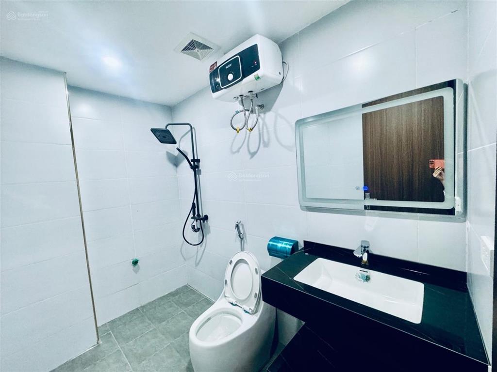 Nhà hiếm phúc lợi hàng xóm vinhomes nhà mới đẹp, giảm sâu 800 tr. giá nhỉnh 5 tỷ. nhà 6 tầng