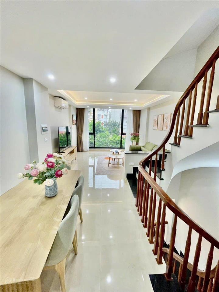 Bán nhà việt hưng 70m2hơn 9 tỷ5 tầngfull nội thấtsân vườnô tô gầnngõ thôngdân xây + vị trí