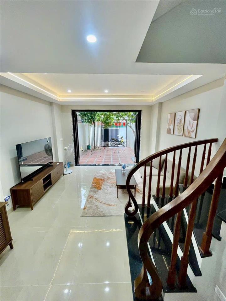 Bán nhà việt hưng 70m2hơn 9 tỷ5 tầngfull nội thấtsân vườnô tô gầnngõ thôngdân xây + vị trí