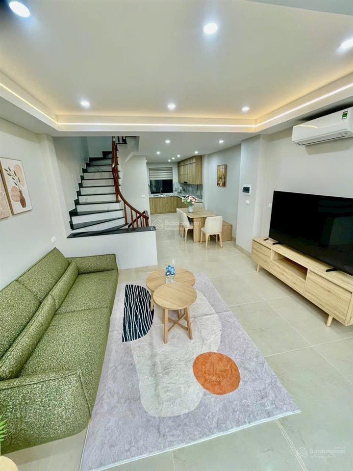 Bán nhà việt hưng 70m2hơn 9 tỷ5 tầngfull nội thấtsân vườnô tô gầnngõ thôngdân xây + vị trí
