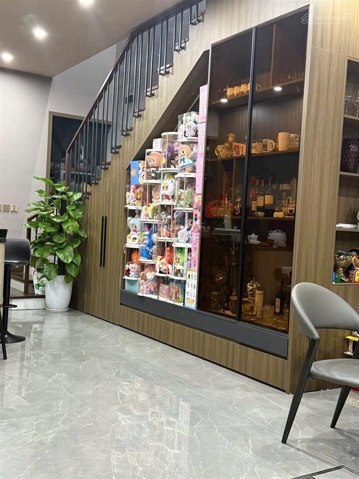 Nhà đẹp hoàng như tiếpnguyễn văn cừ  long biên  hà nội. dt56m2 x 5m mặt tiền xây dựng x 7