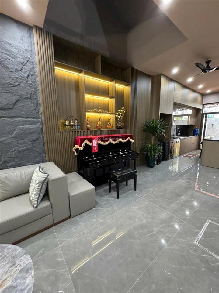 Nhà đẹp hoàng như tiếpnguyễn văn cừ  long biên  hà nội. dt56m2 x 5m mặt tiền xây dựng x 7