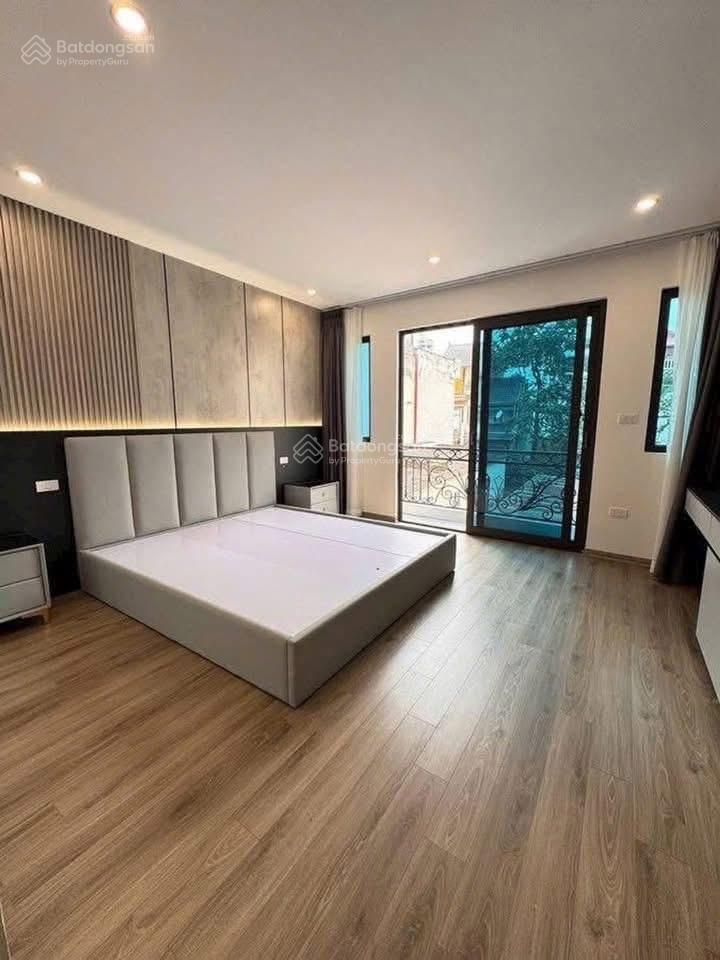 Bán nhà việt hưng 35m26 tỷ5 tầng full nội thấtô tô đỗ cổng3 pn sổ vuông không quy hoạch