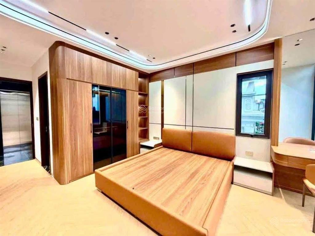 Bán nhà việt hưng 35m26 tỷ5 tầng full nội thấtô tô đỗ cổng3 pn sổ vuông không quy hoạch