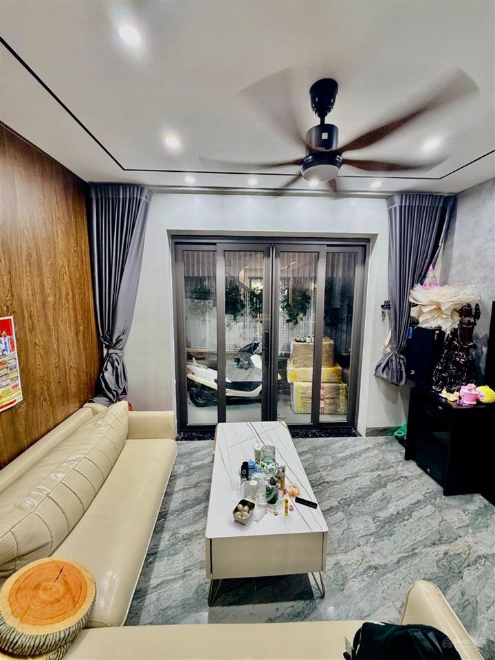 Hạ chào 2 tỷ  bán gấp nhà đẹp nguyễn văn cừ  dt 50m2 x 4 tầng hơn 9 tỷ nhà dân xay. kiên cố