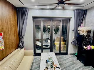 Hạ chào 2 tỷ  bán gấp nhà đẹp nguyễn văn cừ  dt 50m2 x 4 tầng hơn 9 tỷ nhà dân xay. kiên cố