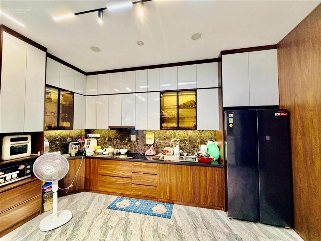 Hạ chào 2 tỷ  bán gấp nhà đẹp nguyễn văn cừ  dt 50m2 x 4 tầng hơn 9 tỷ nhà dân xay. kiên cố