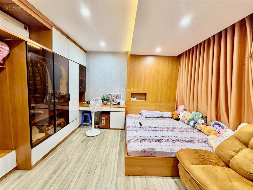Hạ chào 2 tỷ  bán gấp nhà đẹp nguyễn văn cừ  dt 50m2 x 4 tầng hơn 9 tỷ nhà dân xay. kiên cố