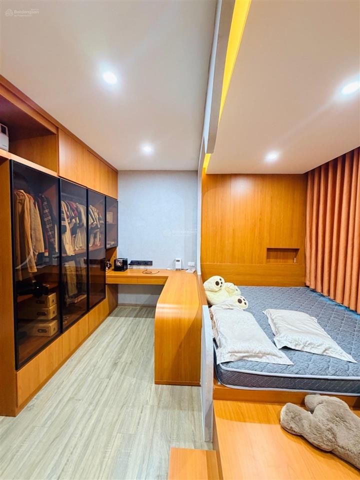 Hạ chào 2 tỷ  bán gấp nhà đẹp nguyễn văn cừ  dt 50m2 x 4 tầng hơn 9 tỷ nhà dân xay. kiên cố
