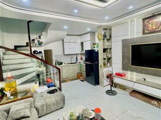 Chính chủ bán  siêu phẩm phúc lợi, long biên  5 tầng full nội thất. 6 tỷ (tl) xách vali về ở ngay