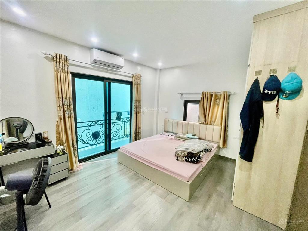 Chính chủ bán  siêu phẩm phúc lợi, long biên  5 tầng full nội thất. 6 tỷ (tl) xách vali về ở ngay