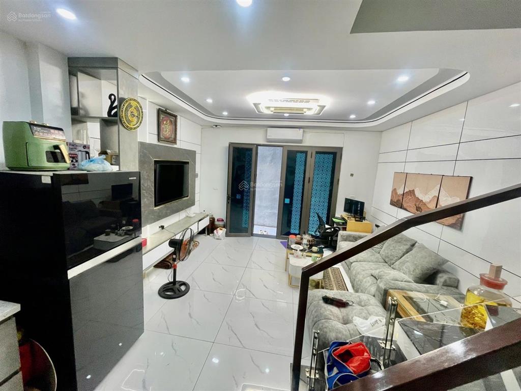 Chính chủ bán  siêu phẩm phúc lợi, long biên  5 tầng full nội thất. 6 tỷ (tl) xách vali về ở ngay