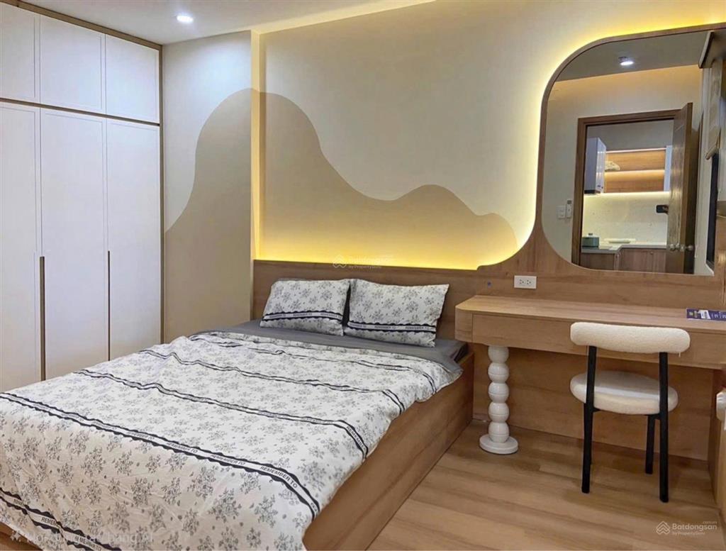 Bán nhà. lõi bồ đề  long biên  vị trí trung tâm  nhà mới full nội thất. 60m2. 3 tầng. hơn 8 tỷ