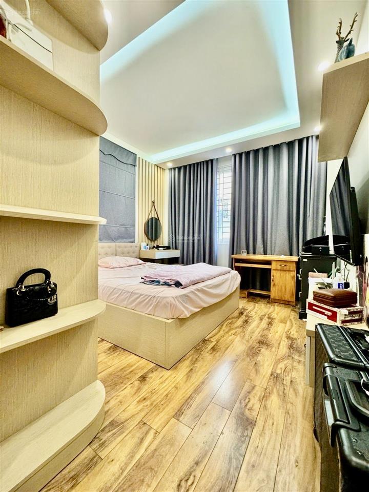 Nguyễn văn cừ  nhà dân xây  lô góc 2 mặt thoáng  ô tô đỗ cửa  full nội thất. 98m2 nhỉnh 8 tỷ