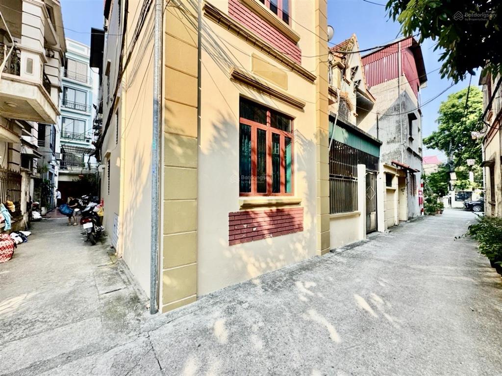 Nguyễn văn cừ  nhà dân xây  lô góc 2 mặt thoáng  ô tô đỗ cửa  full nội thất. 98m2 nhỉnh 8 tỷ