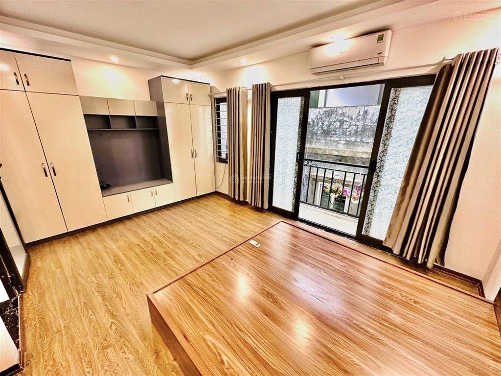 Chính chủ. giảm giá  nhà phúc lợi. l biện  5 tầng. 35m2  mt.5m  full nội thất  hàng xóm vin