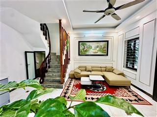 Chính chủ. giảm giá  nhà phúc lợi. l biện  5 tầng. 35m2  mt.5m  full nội thất  hàng xóm vin