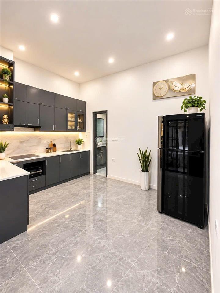 Bán nhà phúc đồng  long biên. dt 62m2 giá 8 tỷ dân xây gần phố full nội thất với 5 pn  hai