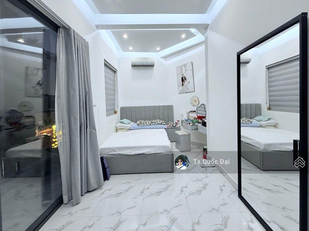 Quận 1  mt nguyễn phi khanh  22m2  10,5 tỷ  ngang 5,5m  lô góc  4 tầng