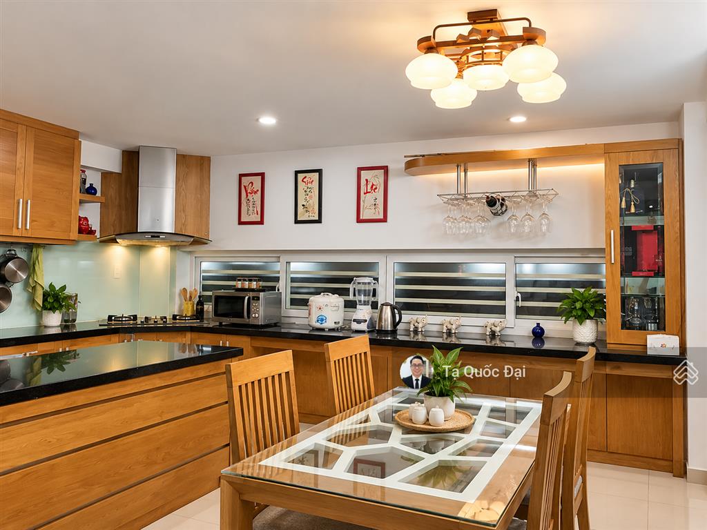 Phú nhuận  mt đường hoa phan xích long  40m  14,2 tỷ  4 tầng + sân thượng  dt 25tr/tháng