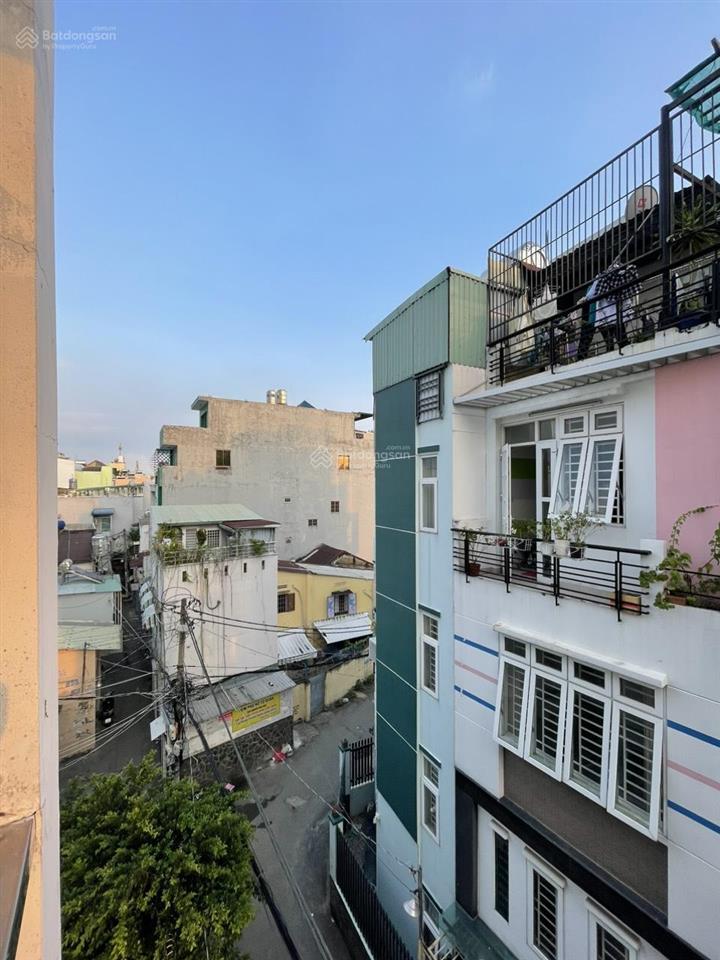 Ngay đường lớn oto vào căn hộ với ban công siêu to khổng lồ