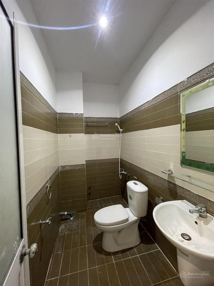 Ngay đường lớn oto vào căn hộ với ban công siêu to khổng lồ