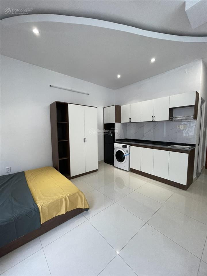 Ngay đường lớn oto vào căn hộ với ban công siêu to khổng lồ