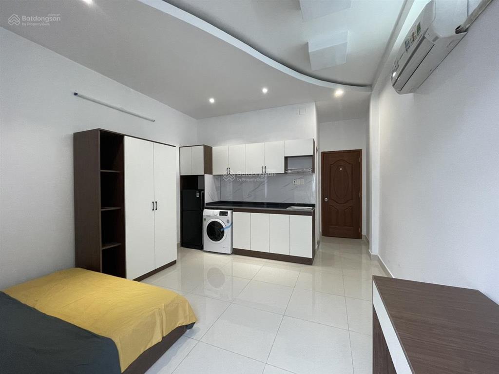 Ngay đường lớn oto vào căn hộ với ban công siêu to khổng lồ