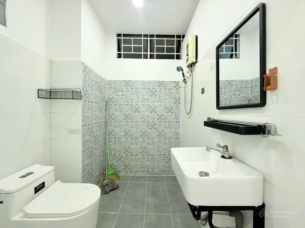 Cần bán c/c cây mai đường minh phụng q. 11, 50m2 nhà mới vô ở liền, full nội thất, giá 2tỷ9