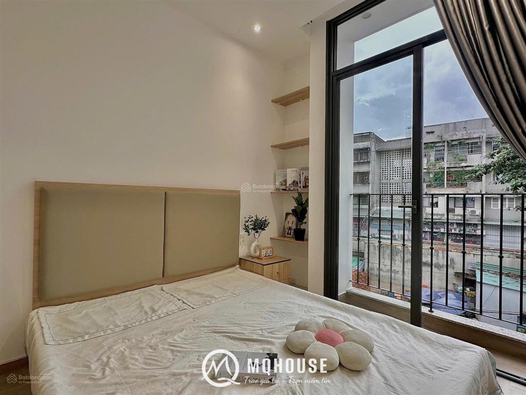 Cho thuê căn hộ dịch vụ ban công 35m2 full nội thất lý thái tổ quận 10