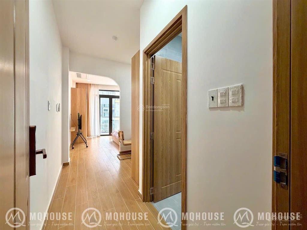 Cho thuê căn hộ dịch vụ ban công, tách bếp full nội thất trần hưng đạo quận 1