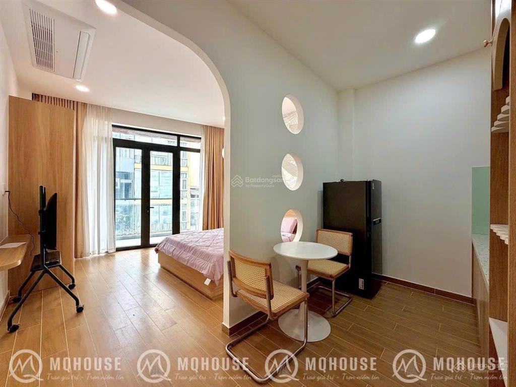 Cho thuê căn hộ dịch vụ ban công, tách bếp full nội thất trần hưng đạo quận 1