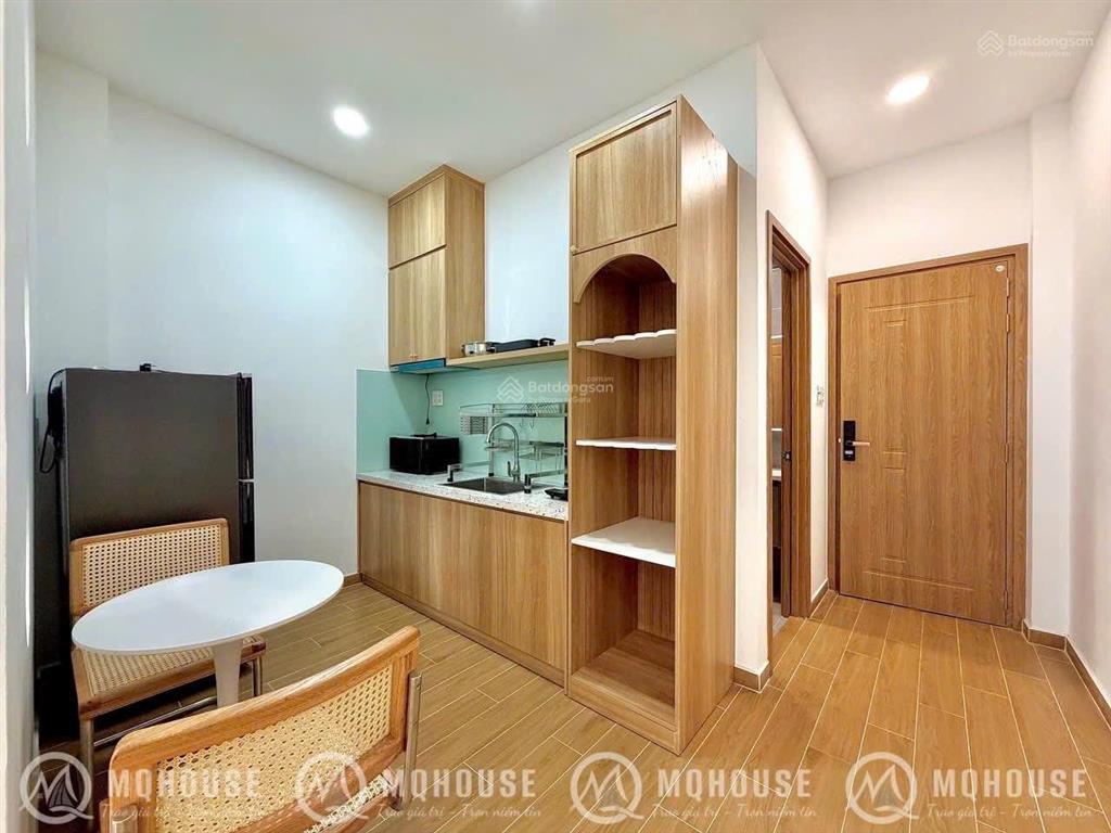 Cho thuê căn hộ dịch vụ ban công, tách bếp full nội thất trần hưng đạo quận 1