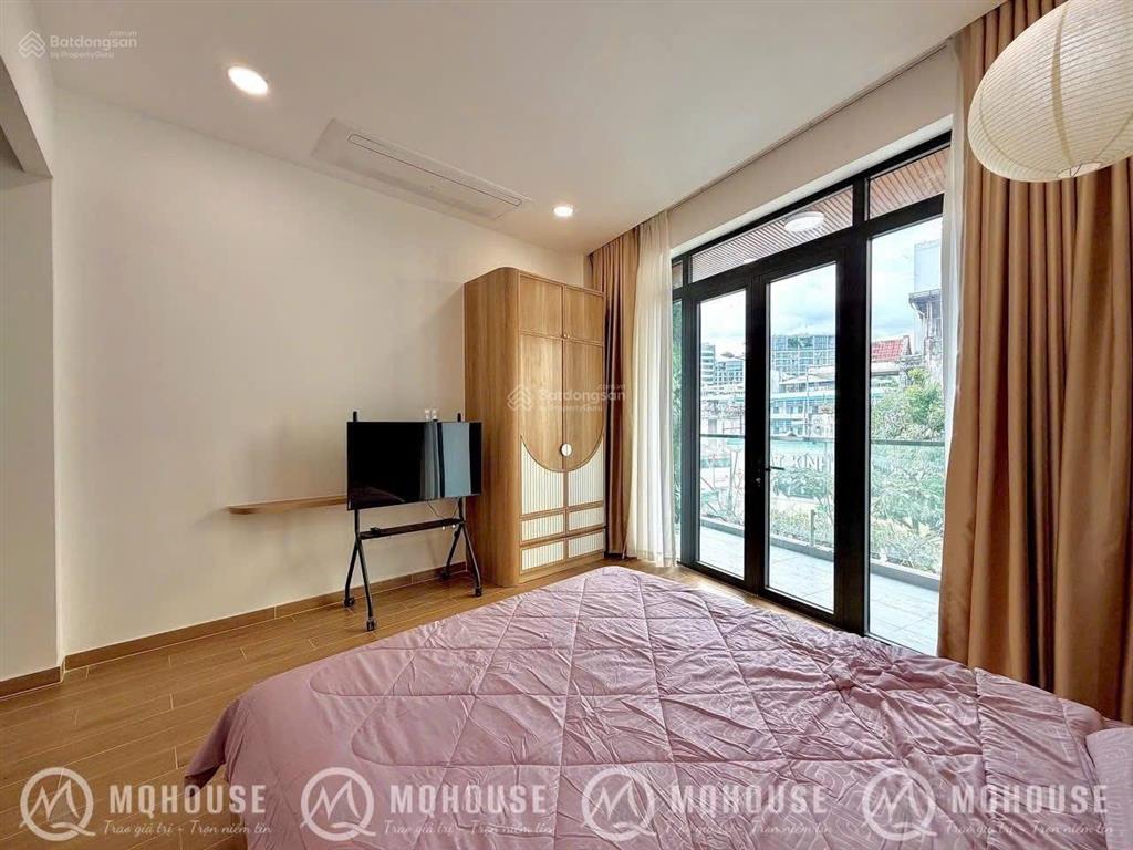 Cho thuê căn hộ dịch vụ ban công, tách bếp full nội thất trần hưng đạo quận 1
