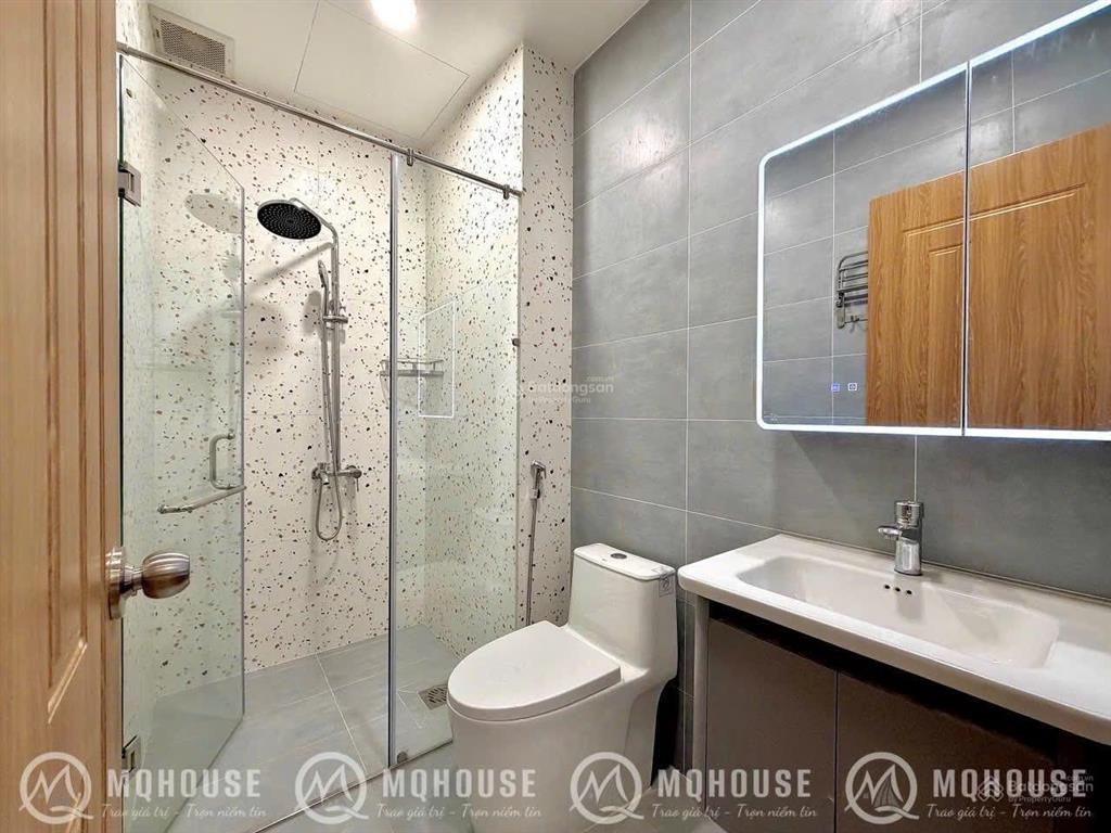 Cho thuê căn hộ dịch vụ ban công, tách bếp full nội thất trần hưng đạo quận 1